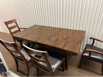 Comedor de madera con 6 sillas