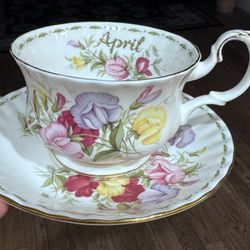 Set Of 2 Royal Albert April Sweet Pea Tea Cup and Saucer, Flower of the Month Series, Fine Bone China, Made In England