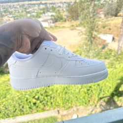 White Nike Air Force 1 Size 10
