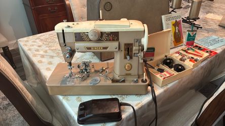 Singer, sewing machine made in the USA and box of accessories