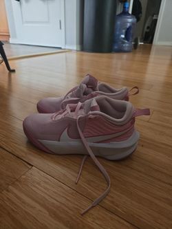 Pink Nike D Hustle Size 4.5Y 
