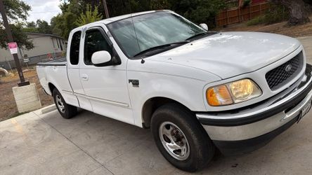 Ford F-150 Extended Cab Pickup Truck
