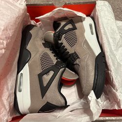 !!DM BEFORE BUYING!! AIR JORDAN 4 RETRO "TAUPE HAZE" SIZE M8.5 : Lightly worn. Great condition Almost New.
