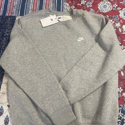 Nike’s Men’s Club Fleece Gray Crewneck Sweatshirt Brand New Never Worn Size M 