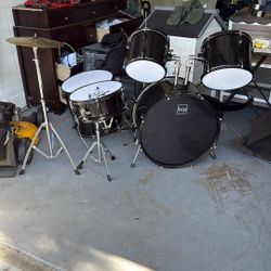 Drum set in good condition
