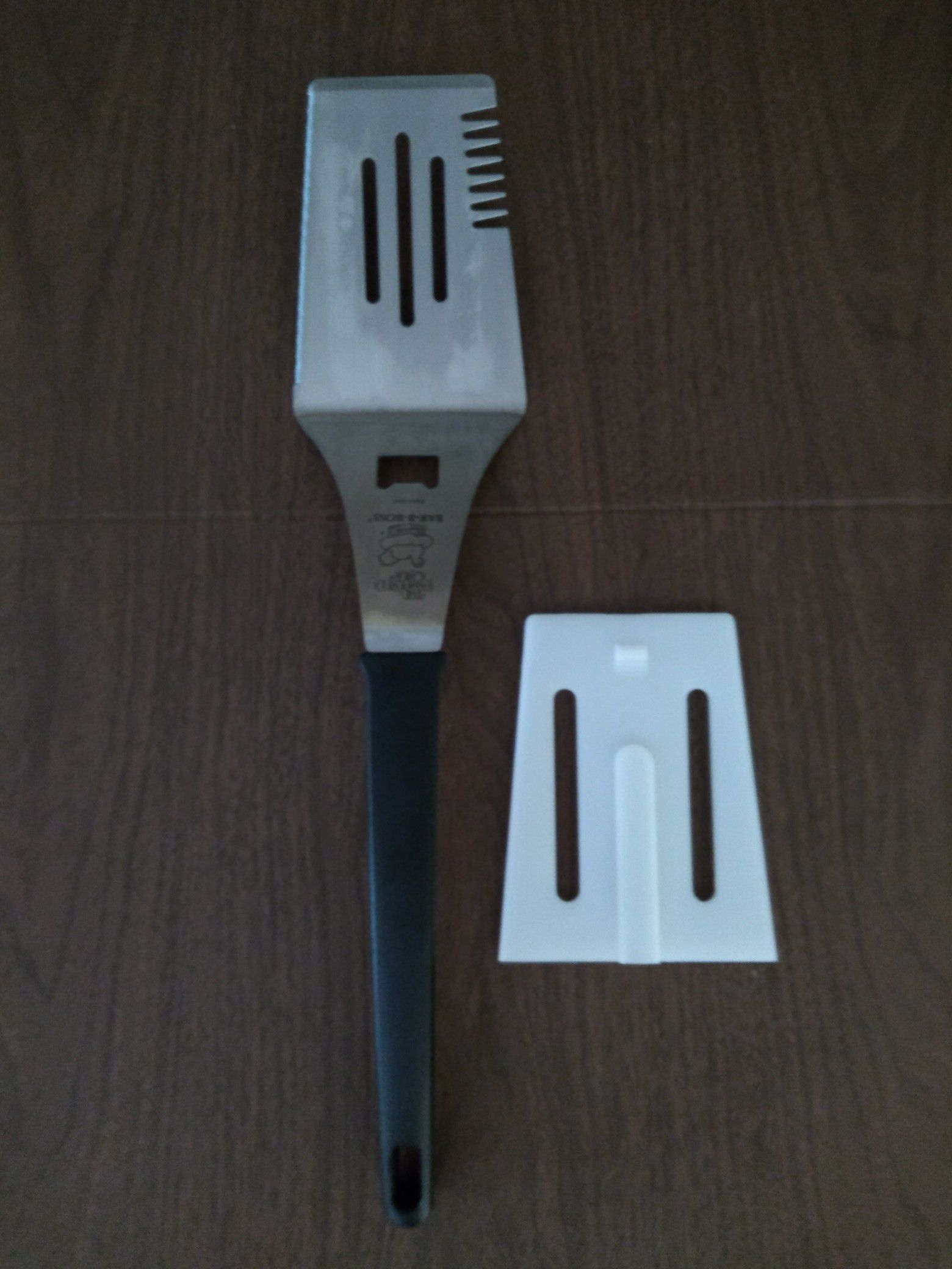 Pampered Chef Bar-B-Boss BBQ Grill Multi Tool Spatula (Brand New, with  cover) for Sale in Naperville, IL - OfferUp