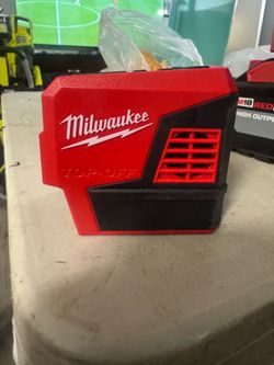 Milwaukee M18 Top Off Power Inverter