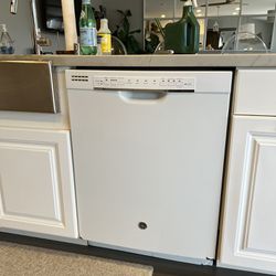 Dishwasher- White- GE