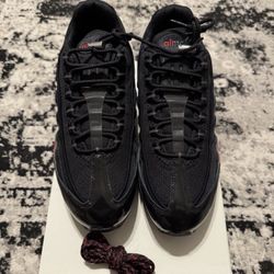 Nike Undefeated Air max 95 Size 11. 