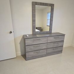 Dresser With Mirror *** Comoda Con Espejo