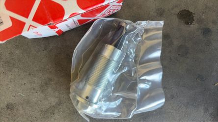 Chain tensioner 2017 e300 Mercedes