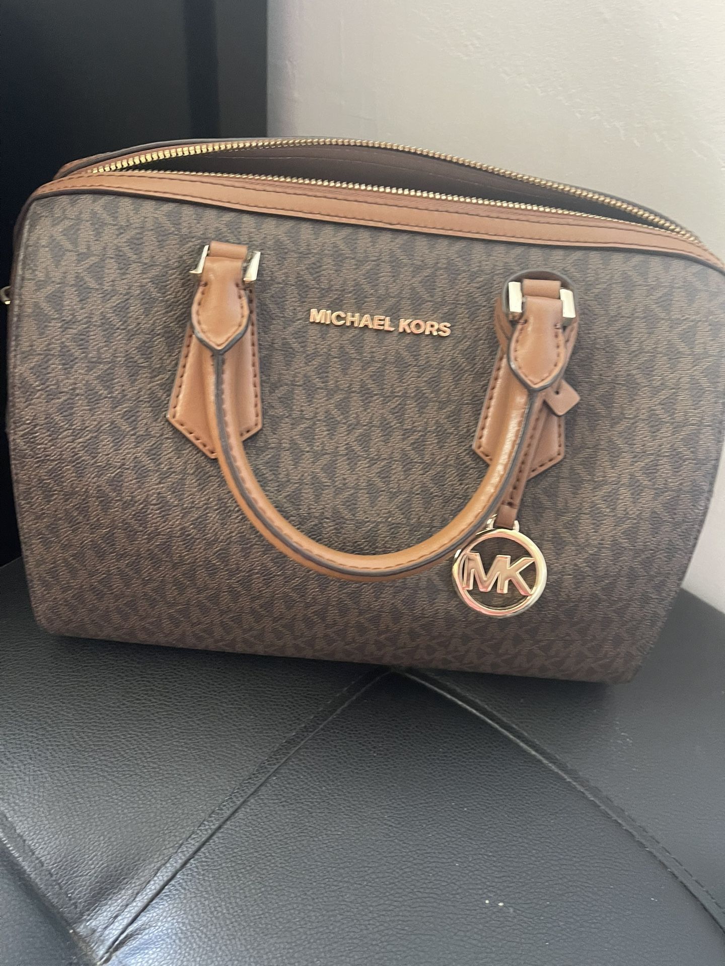 Almost New Hand Bag Pick Up Raseda And Vanowen 