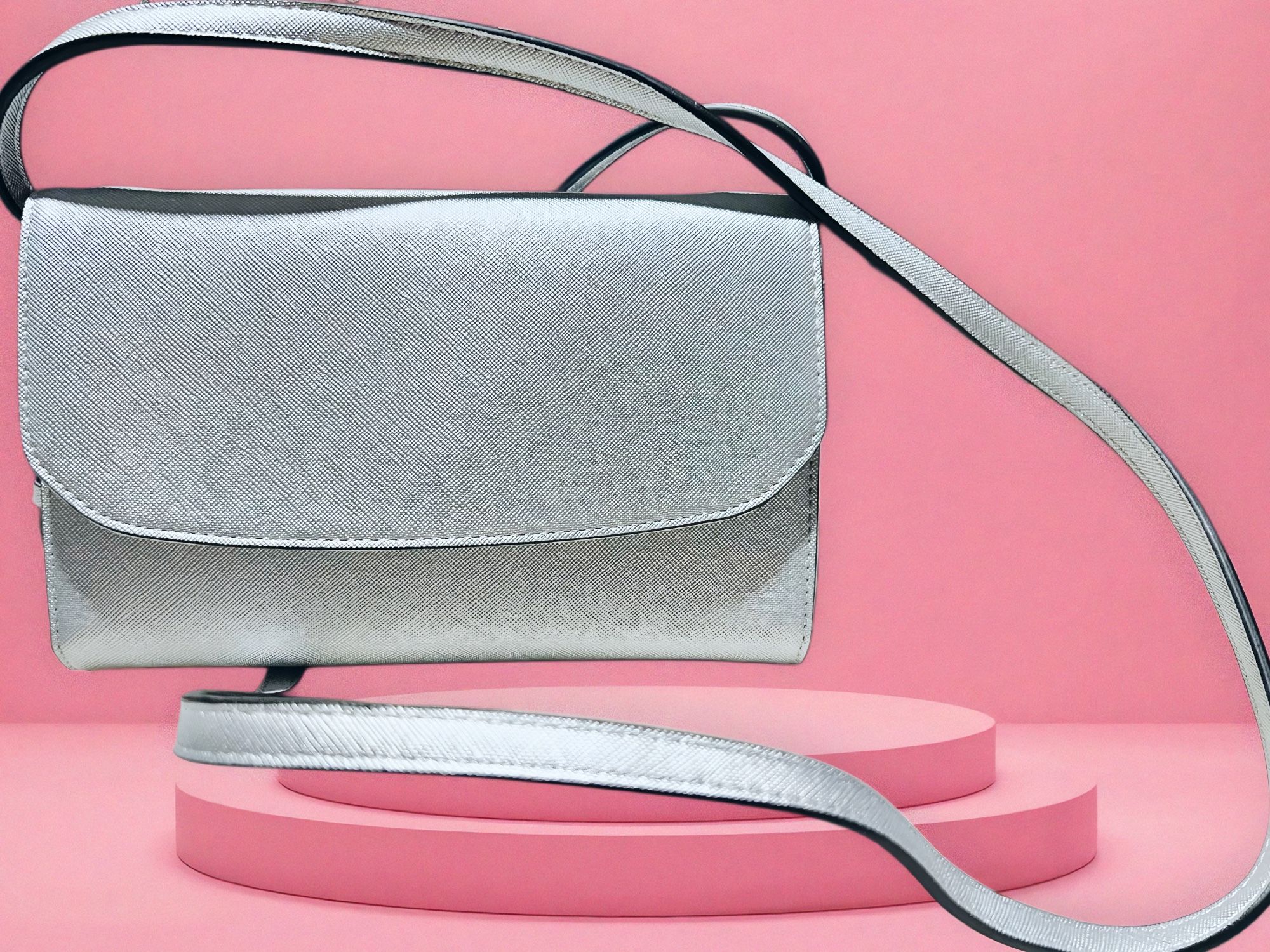 Simply Vera Verawang Signature Silver Mini Crossbody Bag Vegan Leather Fits Most Smartphones NWT