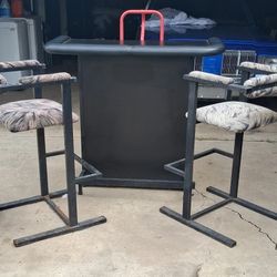 Bar With 2 Stools