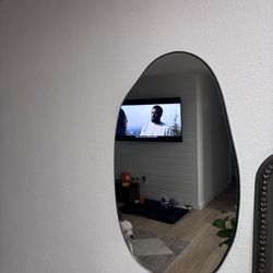 Unique Mirror