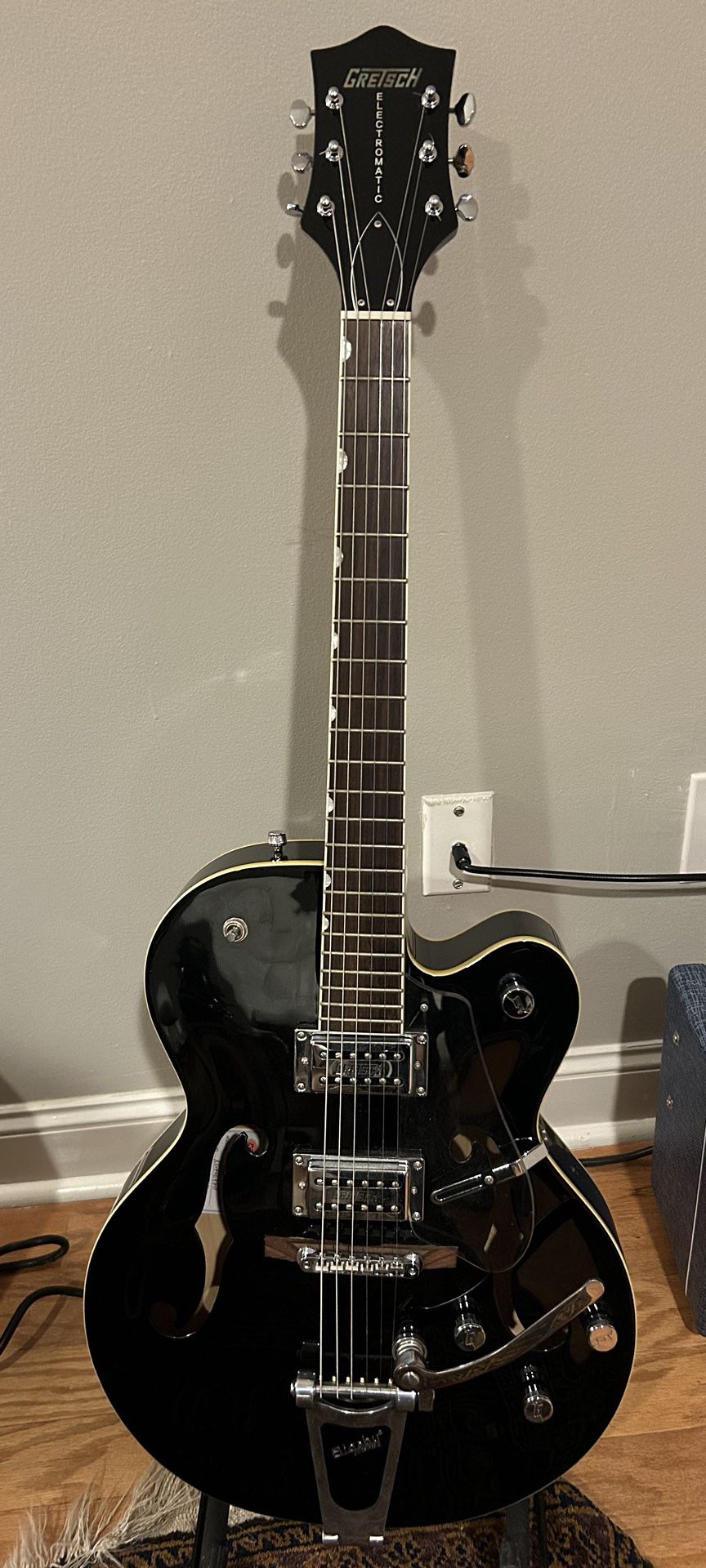 Gretsch G5120 Black Guitar Bigsby Hard Case