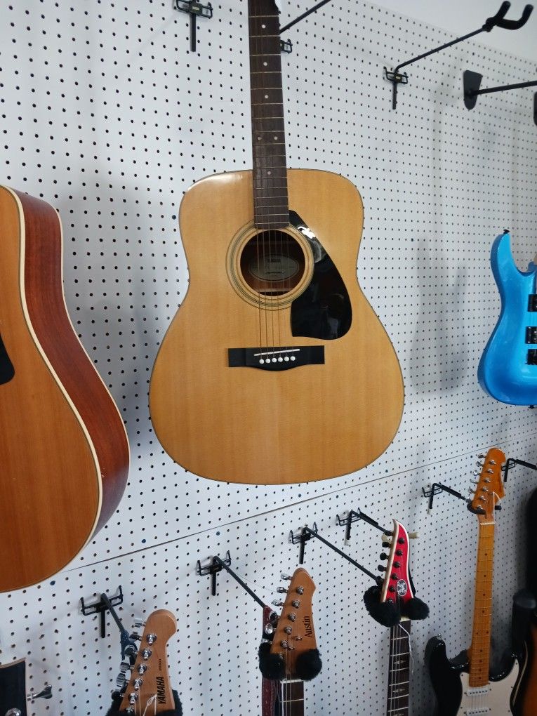 Yamaha FG-410 Acoustic Guitar 6-string W/Hard Case