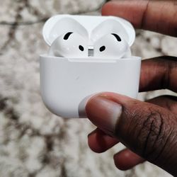 Apple Air Pods 4th Gen (Noise cancellation)