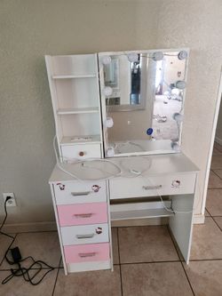 Vanity dresser