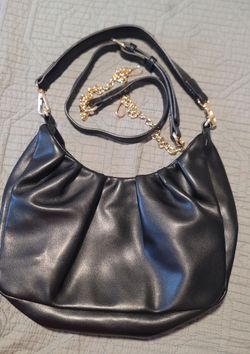 Livacasa black shoulder bag.
