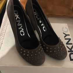 Women’s pumps size 7