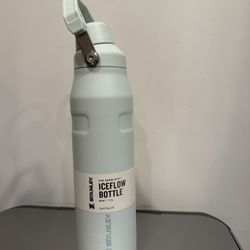 Stanley IceFlow Aerolight Bottle 36oz – Leakproof – Light Blue