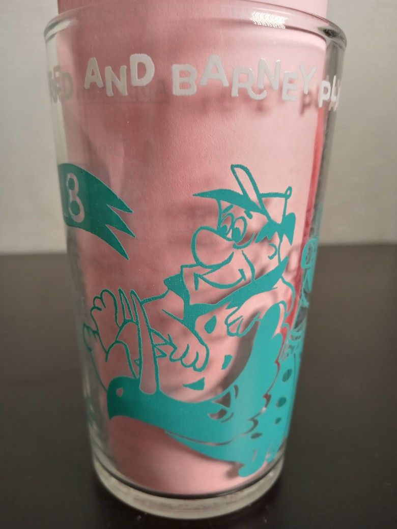 VINTAGE 1963 FRED FLINTSTONE PLAYS GOLF HANNA BARBERA DRINKING GLASS 4 1/2