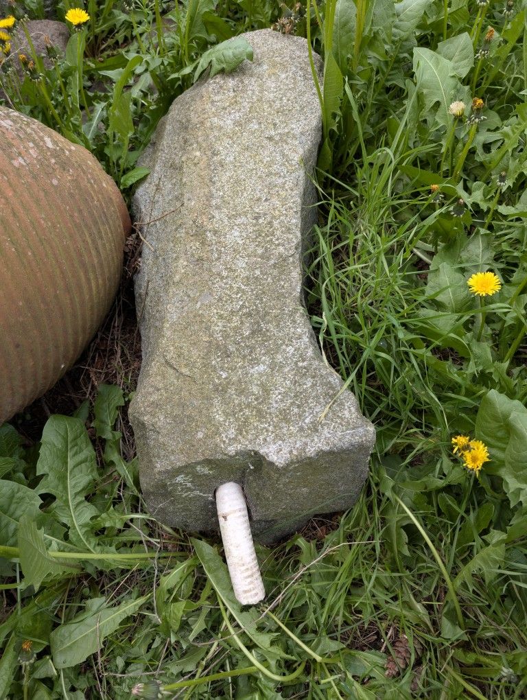 Bubbling Rock / Bubbling Boulder 