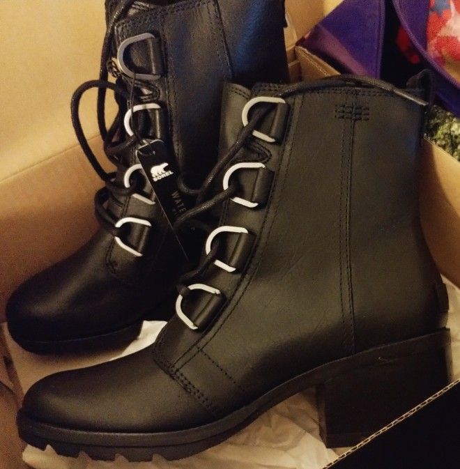 Sorel Black Leather Ankle Boots NWT Size 7.5
