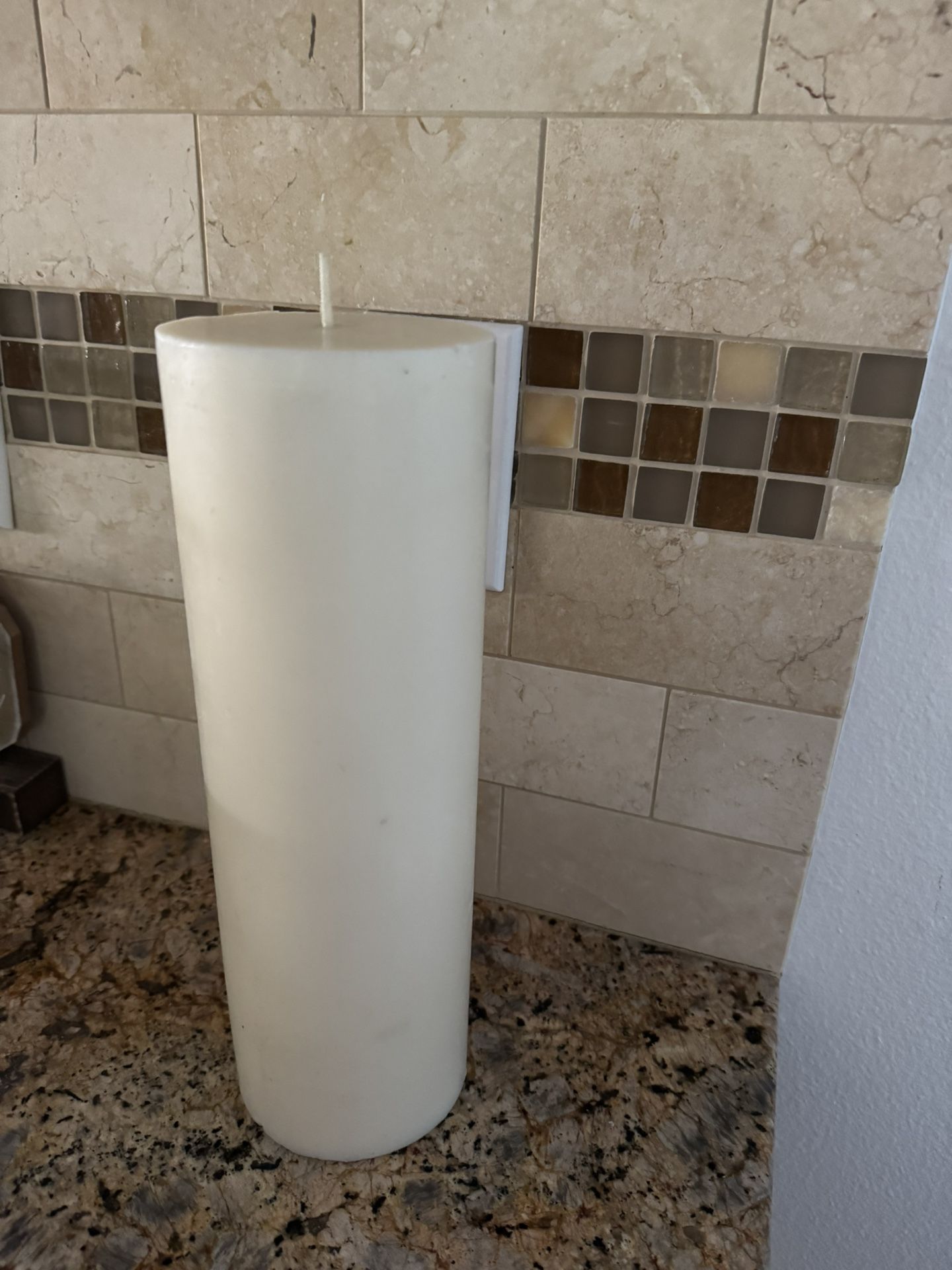 Candle White / Blanc DIAMETER 3.8 in (96.5 mm) HEIGHT 11.8 in (300 mm)
