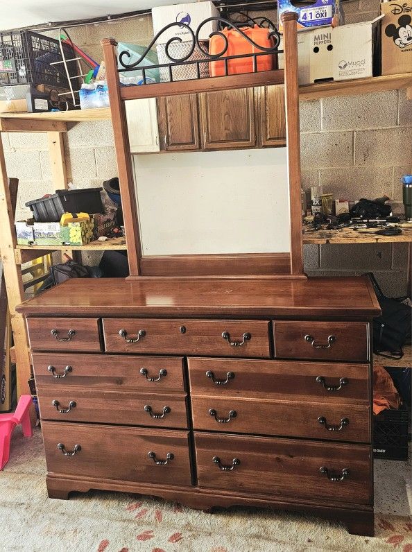 VAUGHAN-BASSETT 7 DRAWER DRESSER AND MIRROR