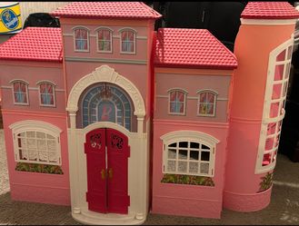 Barbie house clean condition