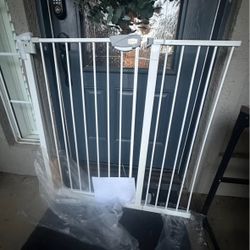 Pressure Mounted Safety Gate, 42 - 46" Wide, 40" Tall (New)