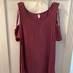 Niloufo Cold Shoulder Criss Cross Top Size Medium