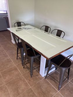 Dinning room table