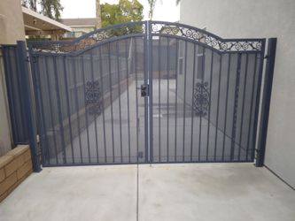 Side Gate 