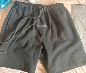 Black Essential shorts, medium