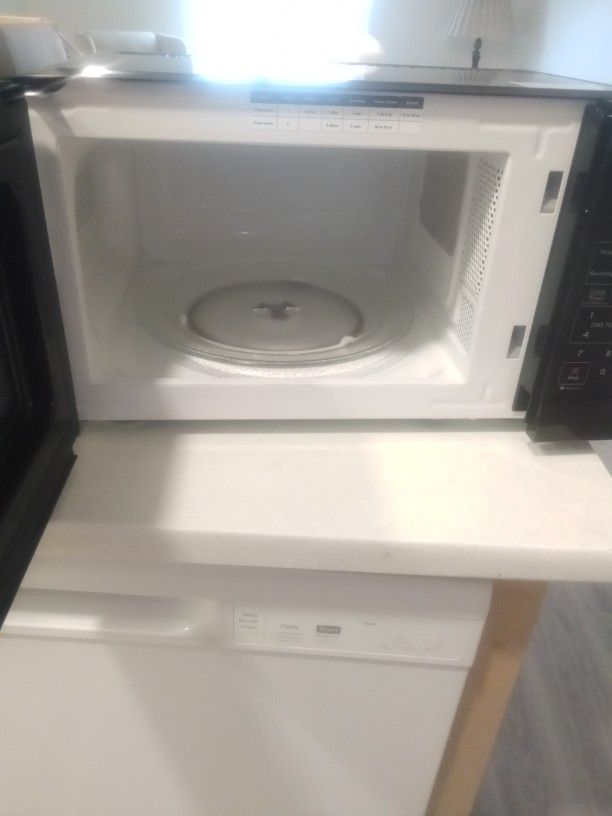 Microwave Oven 