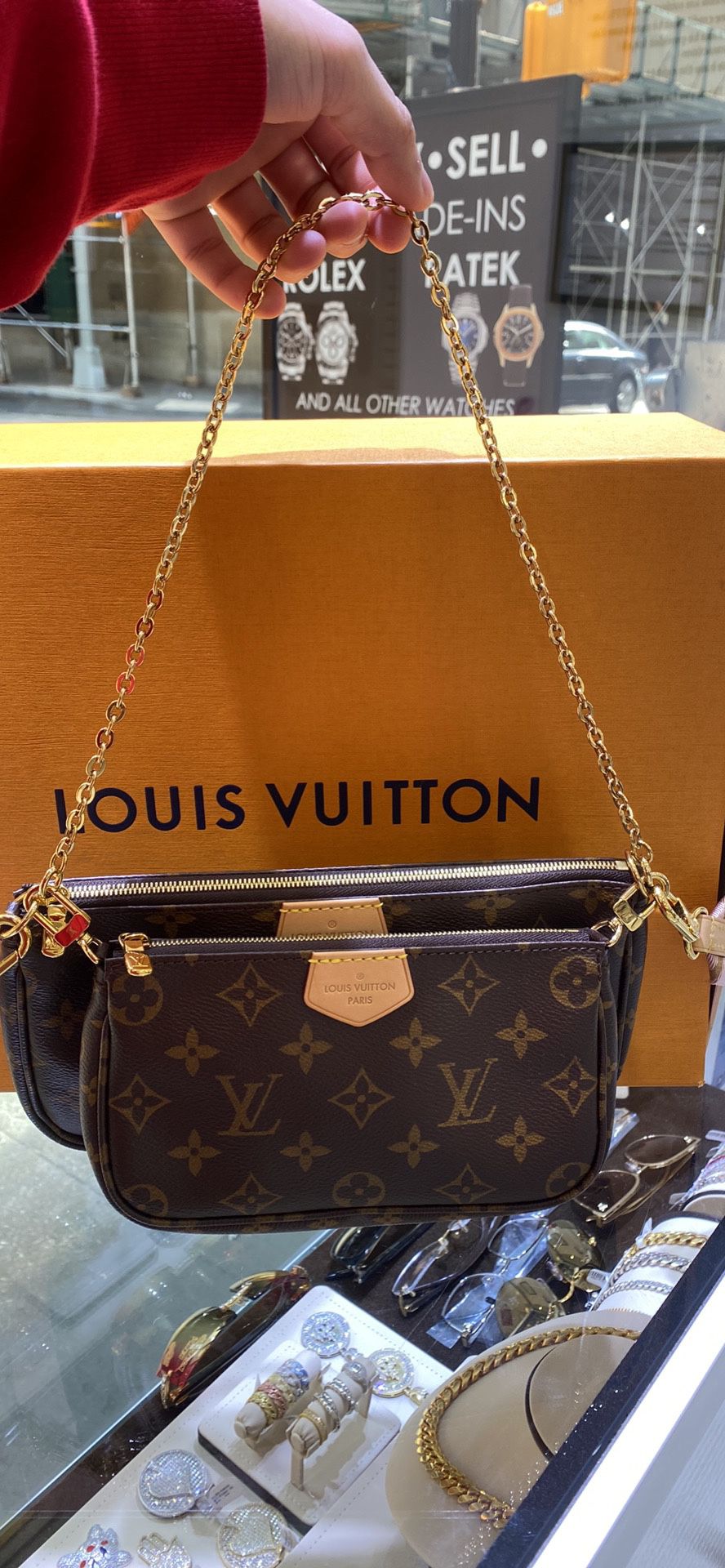 Louis Vuitton Cross Body Bag for Sale in Flat Rock, NC - OfferUp