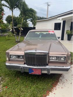 Lincoln town car signature series