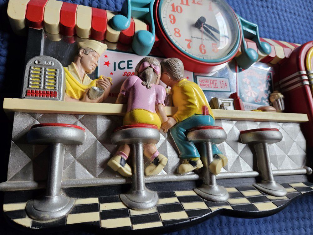 Vintage New Haven Quartz 50's Diner JukeBox IceCream Parlor Clock