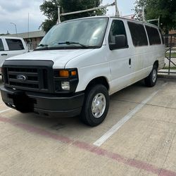 Van (contact info removed)  millas 174 mil $precio 6mil negosiable titulo limpio