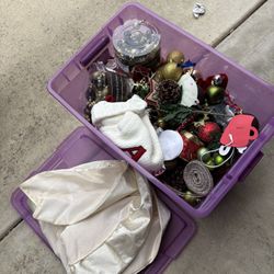 MAKE ME AN OFFER - Christmas Decor & Tree