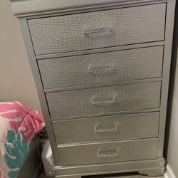 2 Twin Beds, Chest, And Nightstand