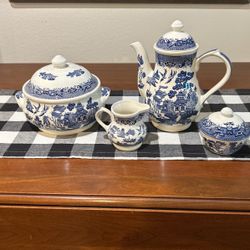 Vintage Churchill Blue Willow Coffee, Sugar, Creamer/ Tureen. 