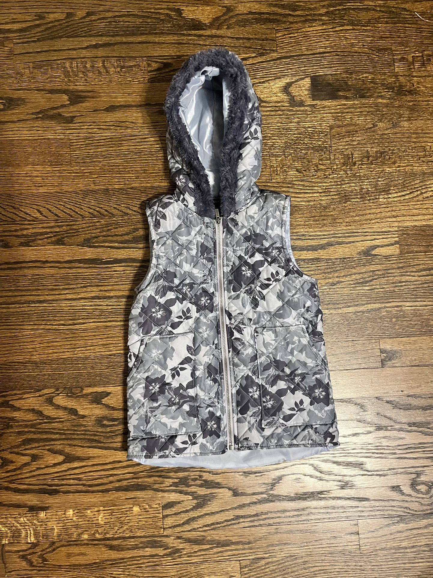 girl’s flower print puffer vest!