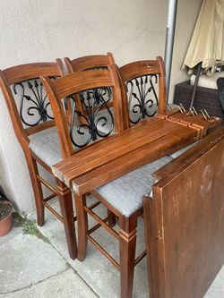 Bar height, table and 4 chairs