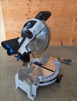 Delta ShopMaster 10-inch compound Power Miter Saw. Open Box, Never Used!

$125