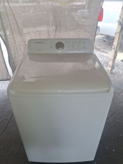 Samsung washer, less than 1year has a problem when trying to do final spin. Either than that it works. / $80 / Fort Lauderdale