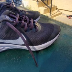 New Grey Nike Shoes. Size 4.5 